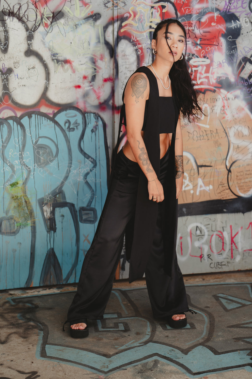 THE DOUBLE TAKE TOP IN BLACK