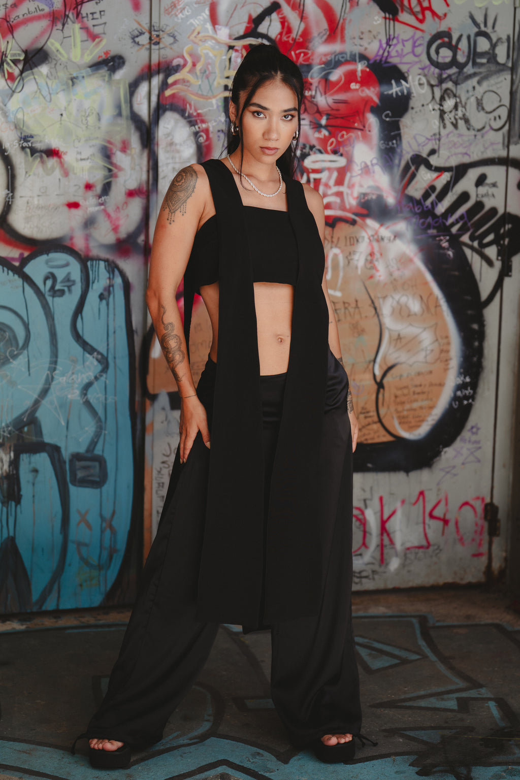 THE DOUBLE TAKE TOP IN BLACK