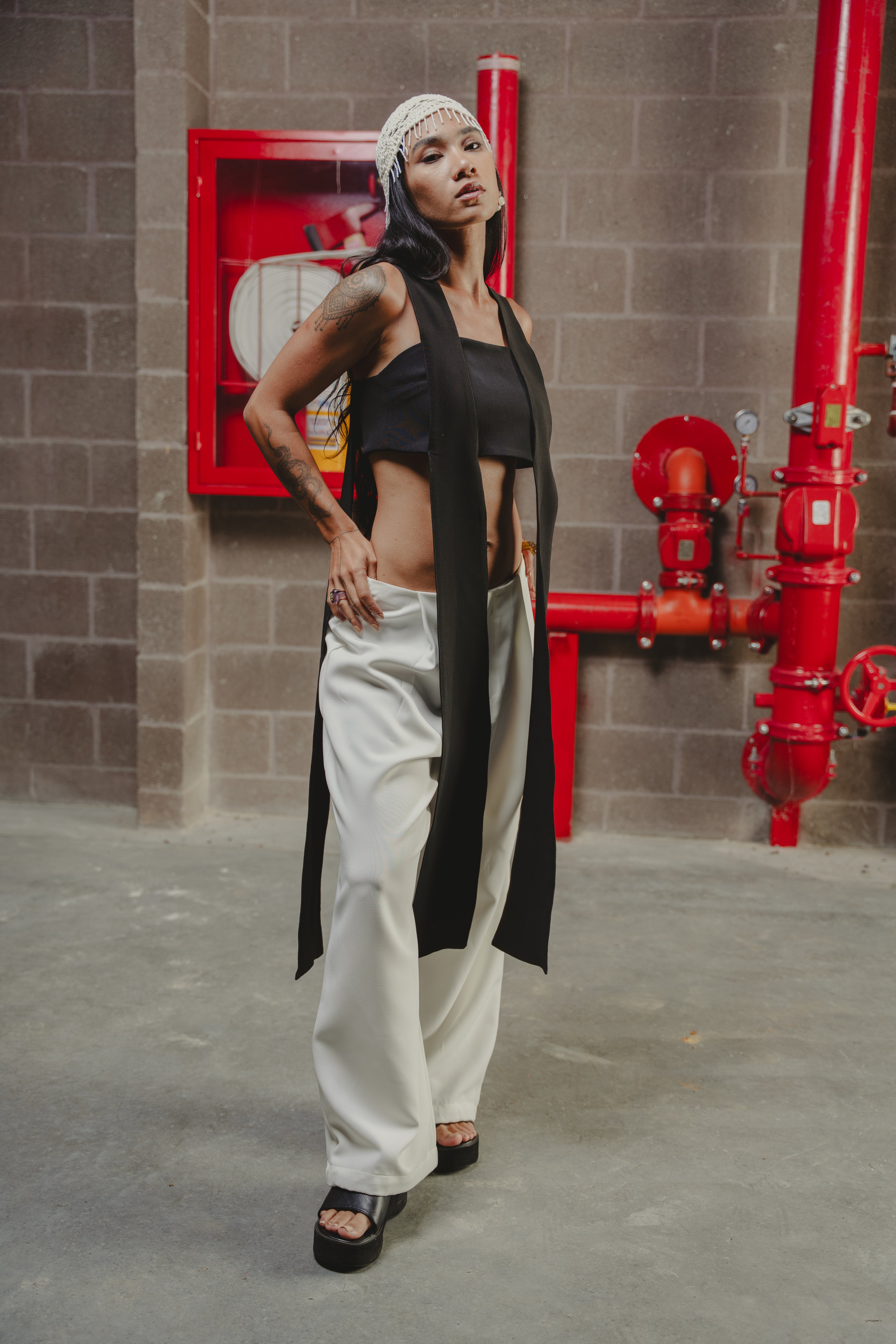 THE DOUBLE TAKE TOP IN BLACK