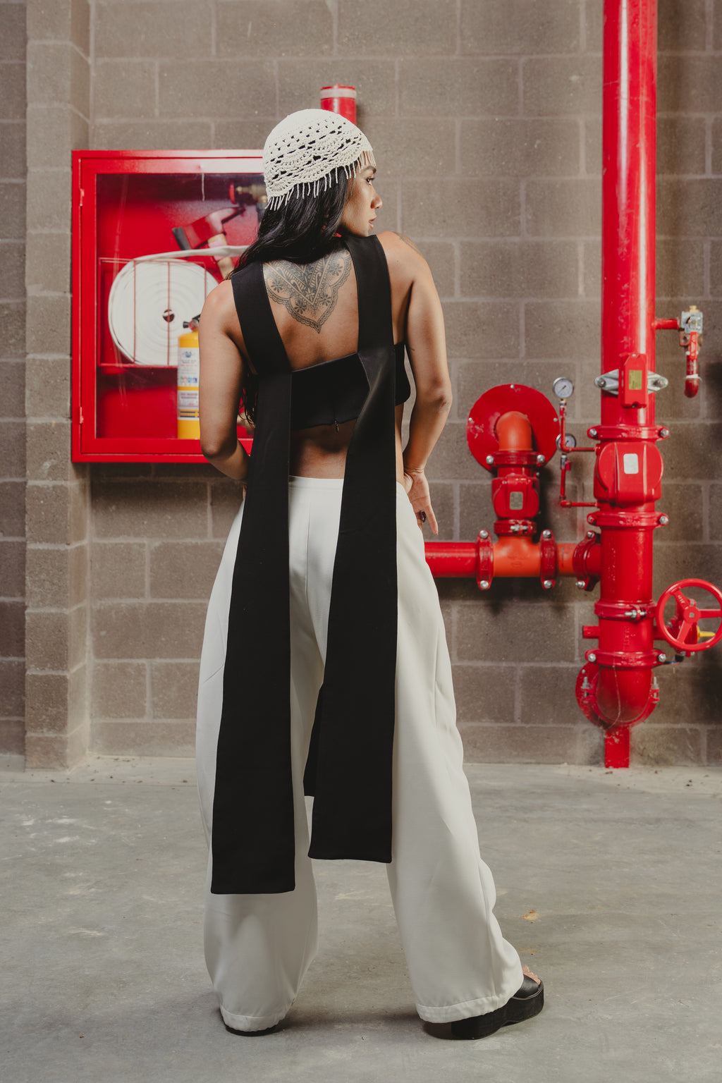 THE DOUBLE TAKE TOP IN BLACK